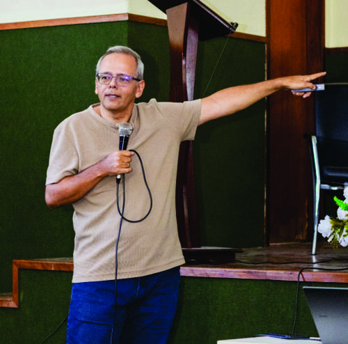 Palestra de Astronomia e Astrofotografia com o Prof. Heliomárzio Moreira